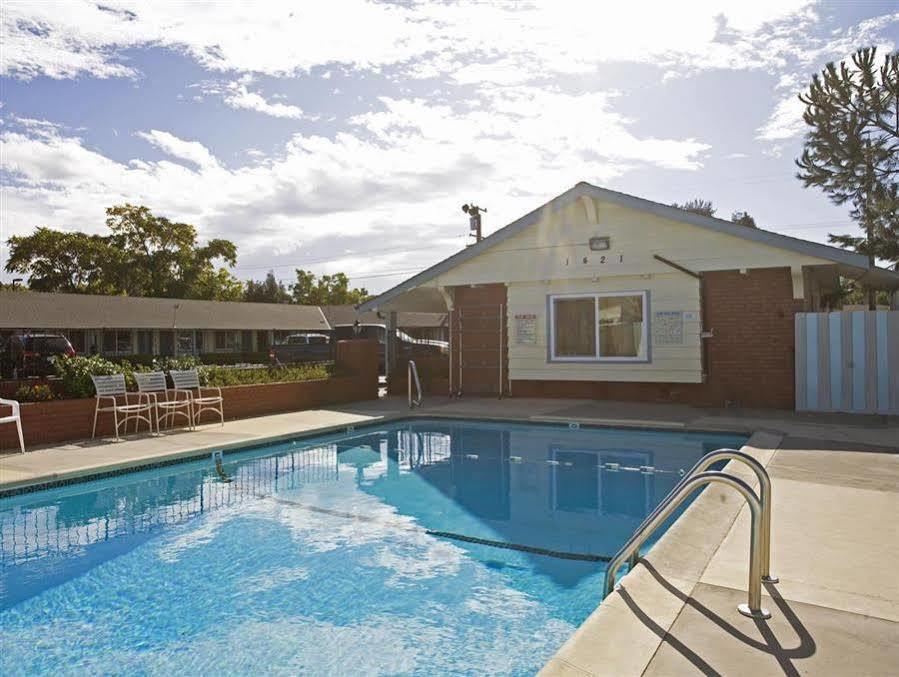 Americas Best Value Inn - Ливермор Экстерьер фото