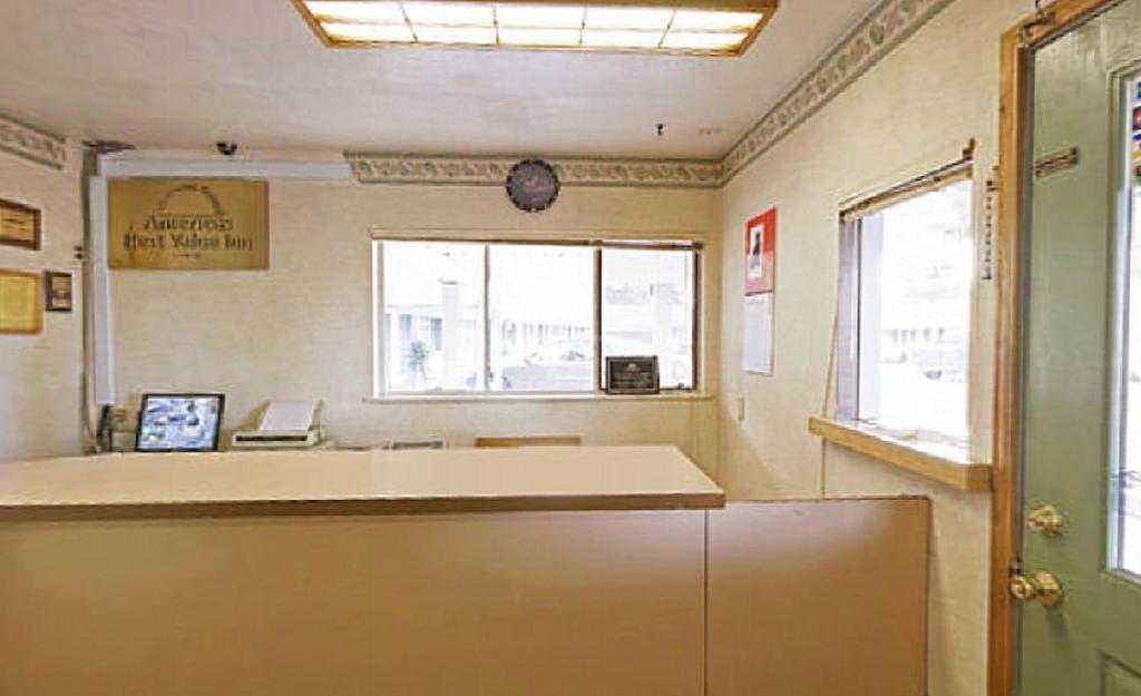 Americas Best Value Inn - Ливермор Экстерьер фото